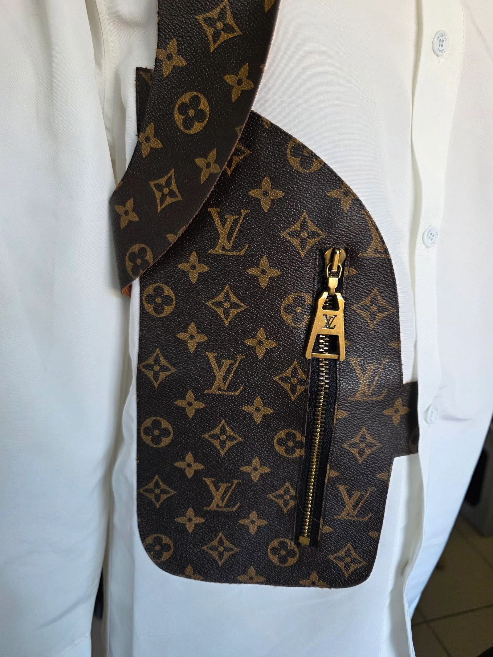 White LV Shirt – photo 2
